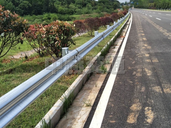 双波镀锌护栏板